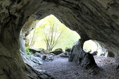 Das Quackenschloss, eine Höhle in der Fränkischen Schweiz