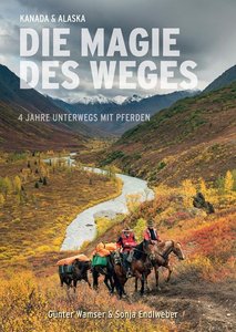 Auf dem Buchcover von "Die Magie des Weges" sieht man zwei Reiter und zwei Packpferde durch die herbstliche nordamerikanische Landschaft ziehen.