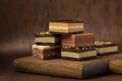Dolci aus dem Piemont Ein kleiner Haufen Pralinen aus dem Piemont