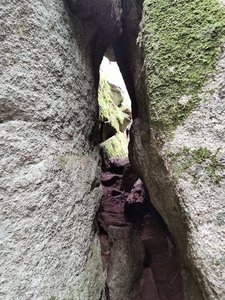 Eine Gasse im Felsenlabyrinth
